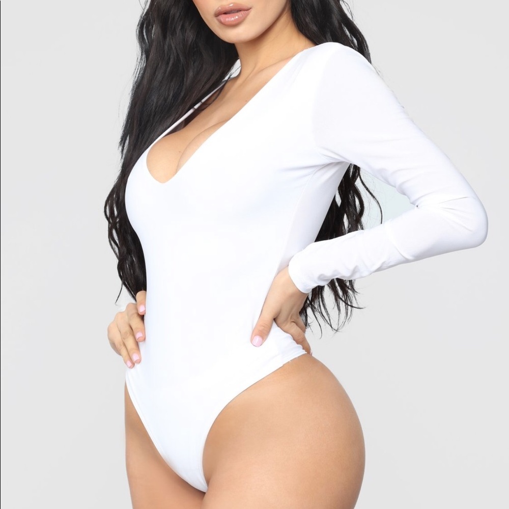 Fashion Nova Louis V Neck Bodysuit